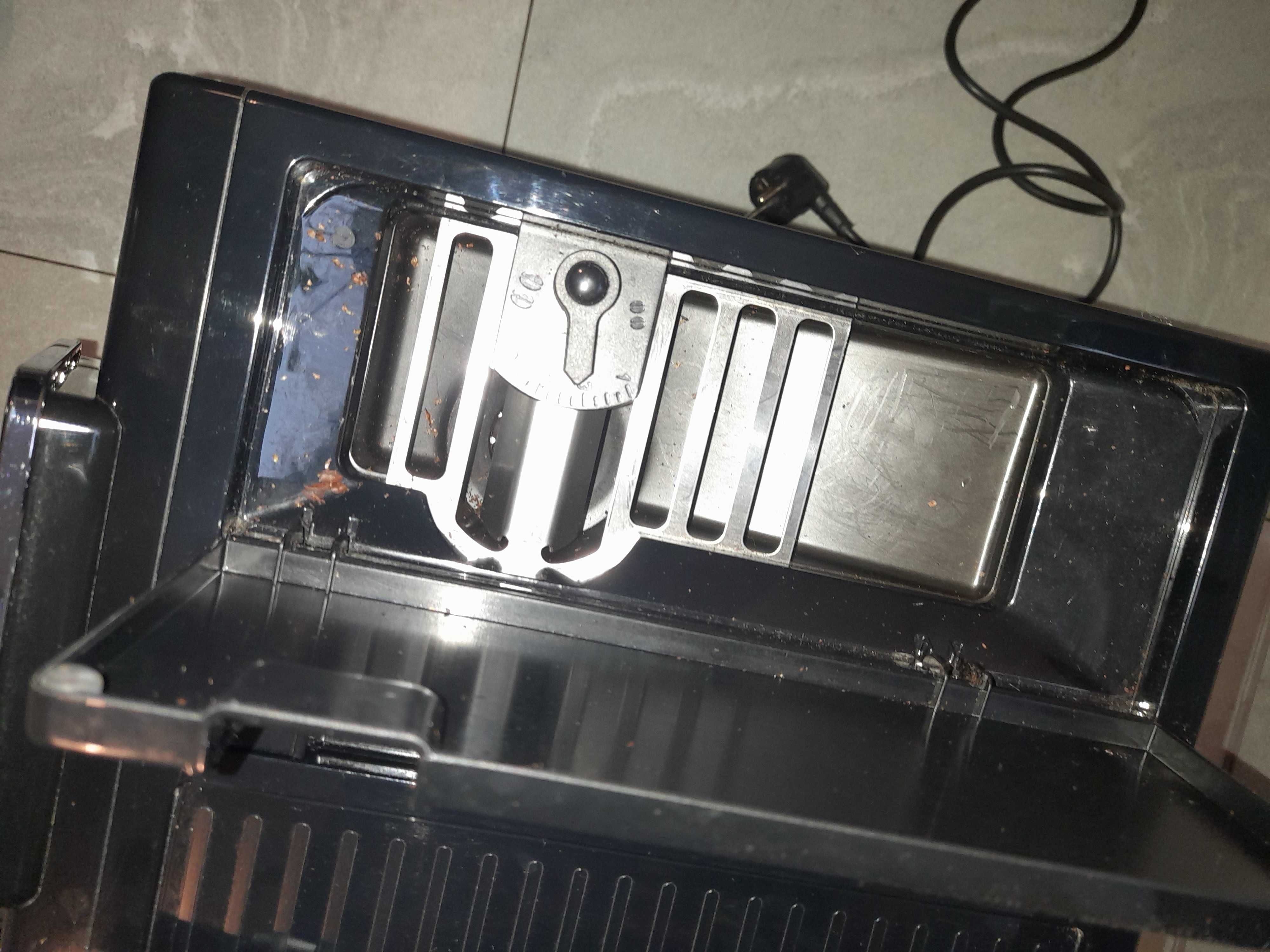 Ekspres ciśnieniowy do kawy z pojemnikiem mleko DeLonghi ESAM420.40.B