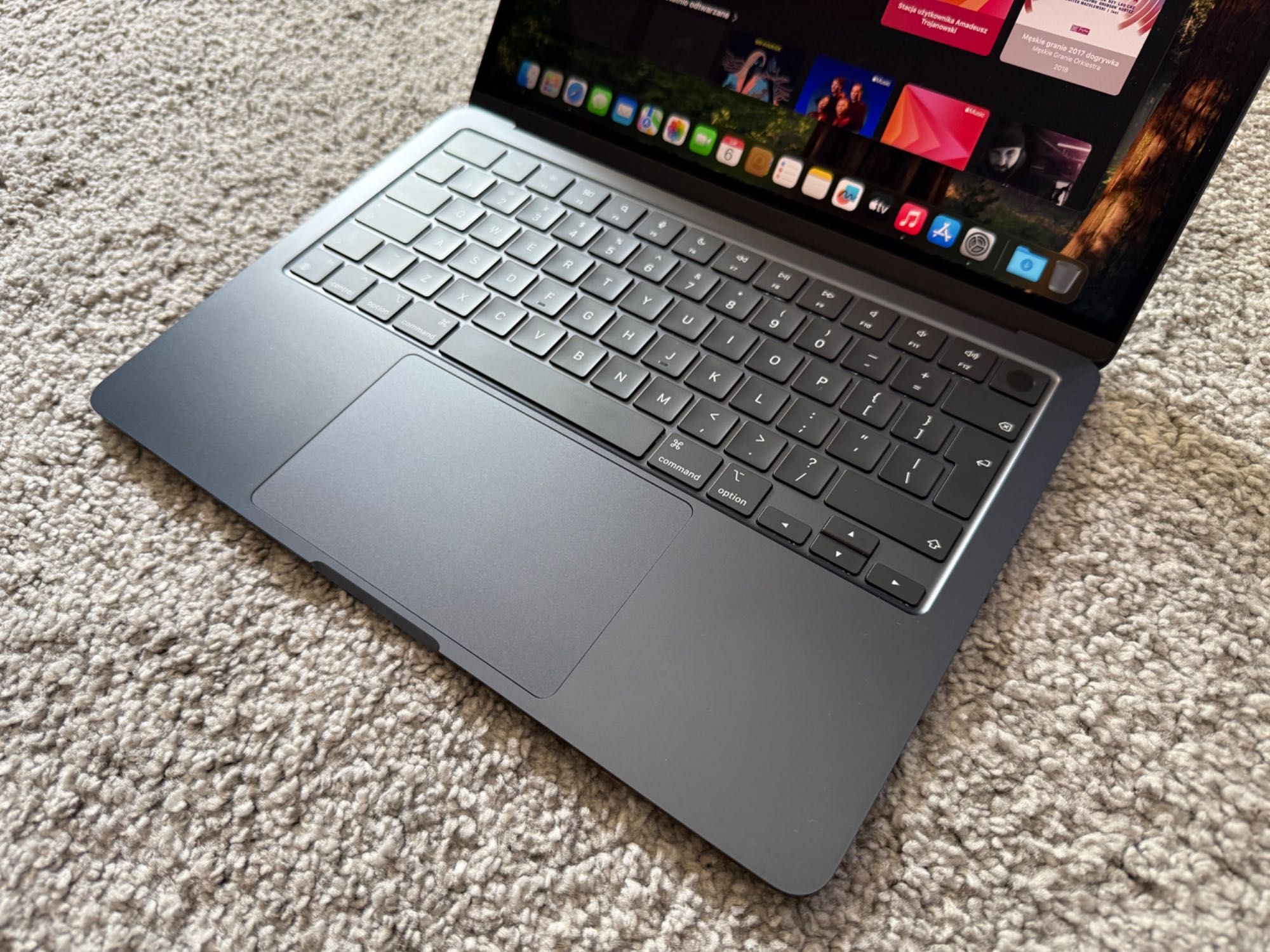 Apple MacBook Air 13 M2/8GB/256GB SSD/INT/macOS Północ - stan idealny