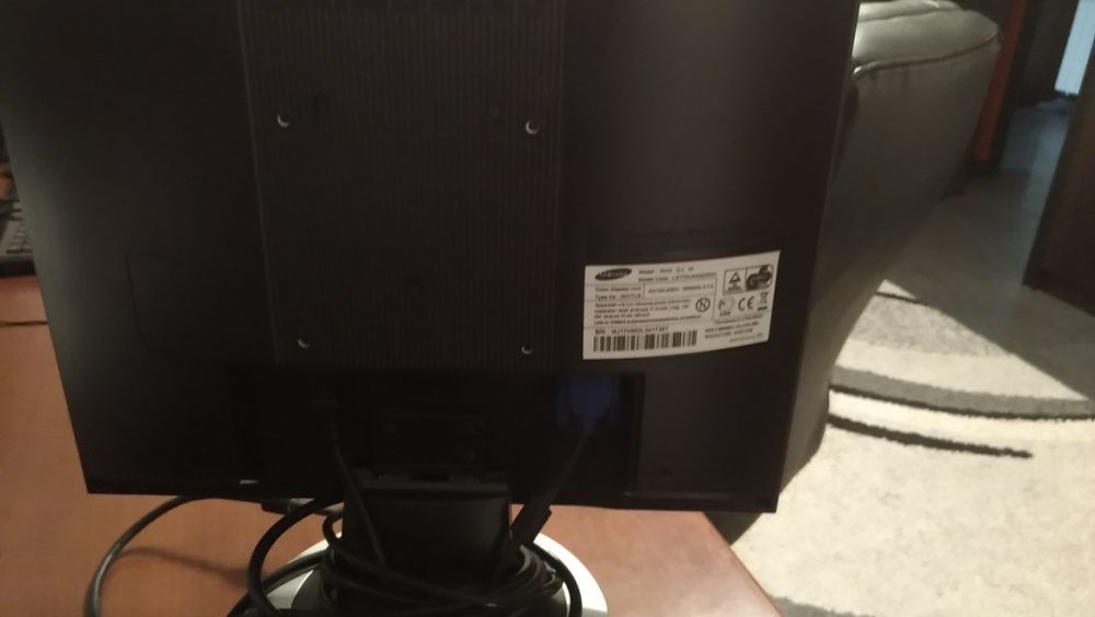 Monitor Samsung SyncMaster 701n- como novo