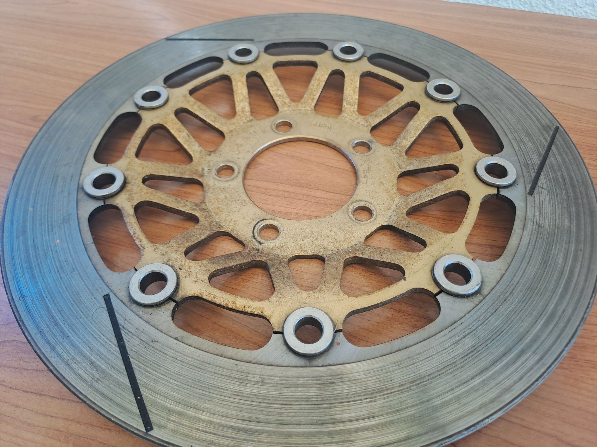 Discos frontais de uma Suzuki RGV250 VJ22