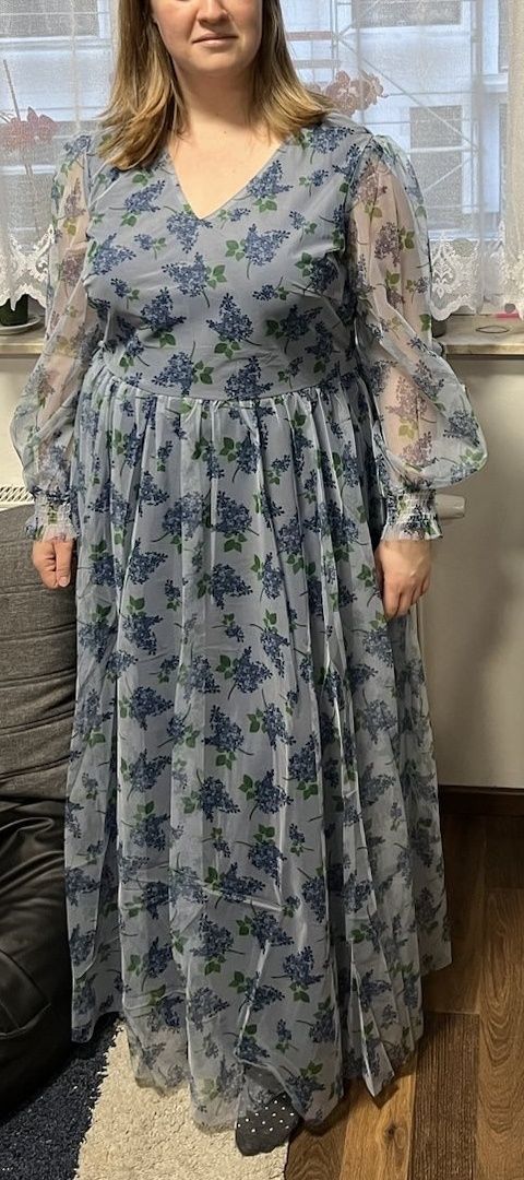 Sukienka elegancka z tiulem