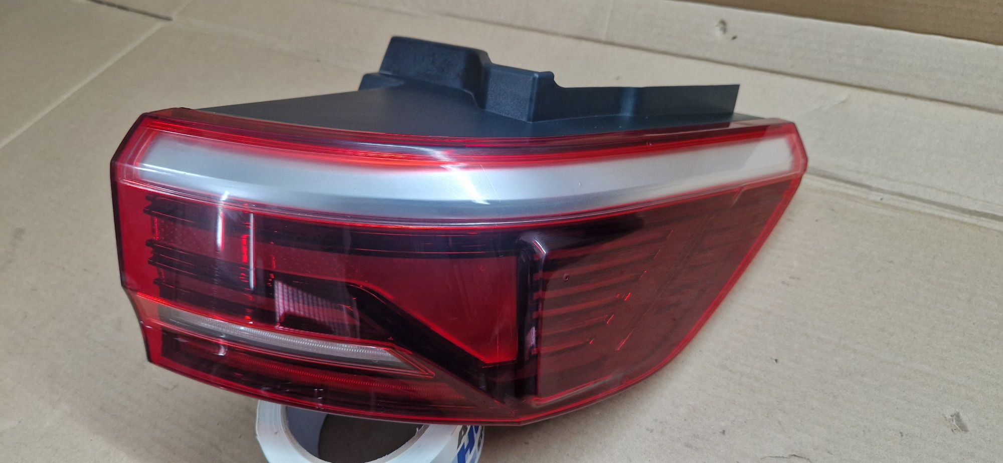 Lampa tyl tylna prawa vw t7 multivan