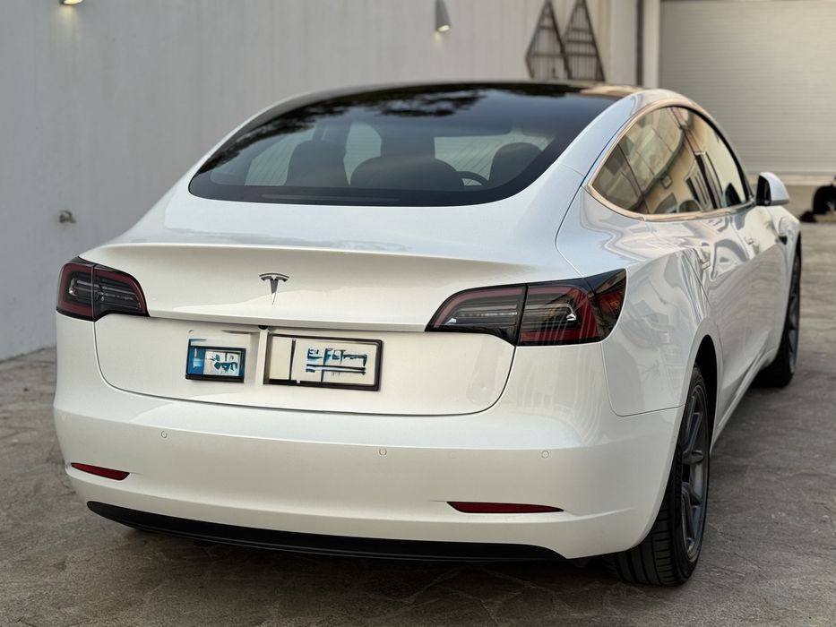 Tesla Model 3 sr+