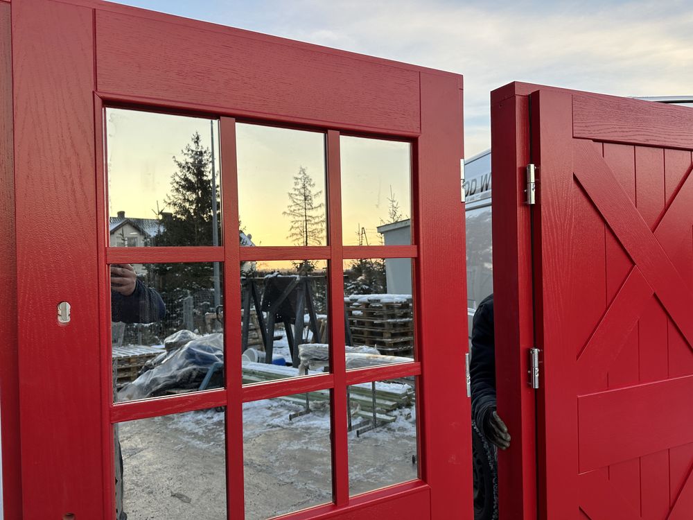 Drzwi zewnętrzne drewniane Czerwone ral 3003 Angielskie Cała Polska