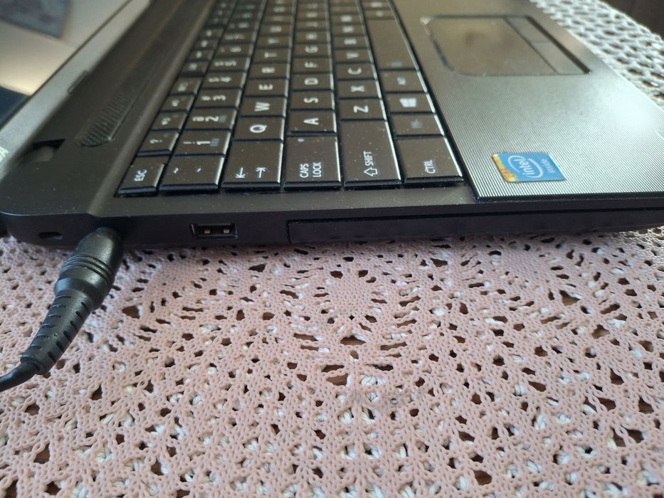 Laptop Toshiba Desktop MHJ12G1