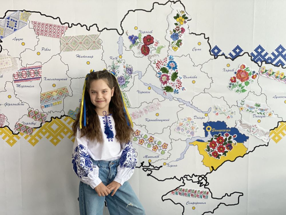 Стильна вишиванка дівчинці