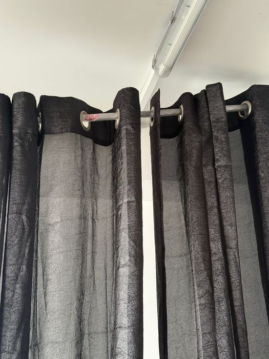 Par de Cortinas pretas
