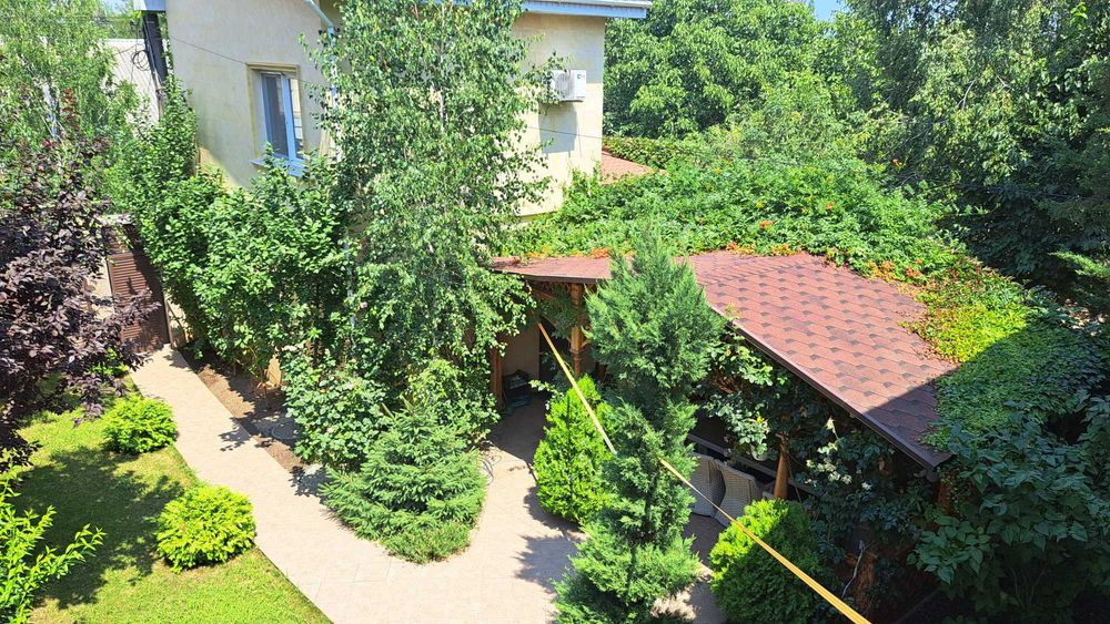 В продаже уютный дом с мебелью и техникой в закрытом поселке Совиньон.