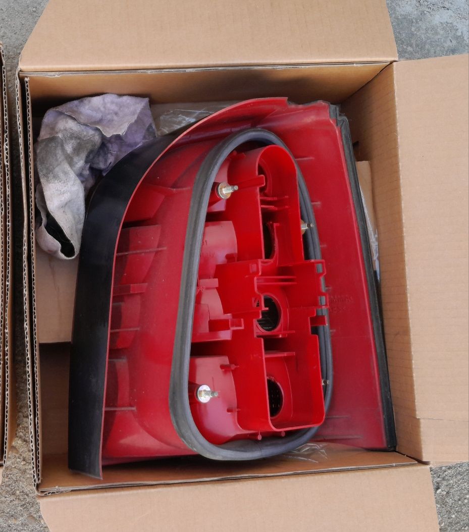 Farol traseiro Audi A4 B5 (em bom estado)