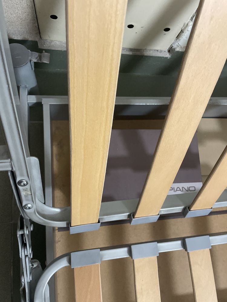 Stelaż do łużka z ikea wraz z pojemnikem do przechowywania