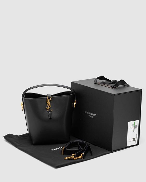 Жіноча Сумка Saint Laurent Medium Le 37 Shiny Leather Bucket Bag Black