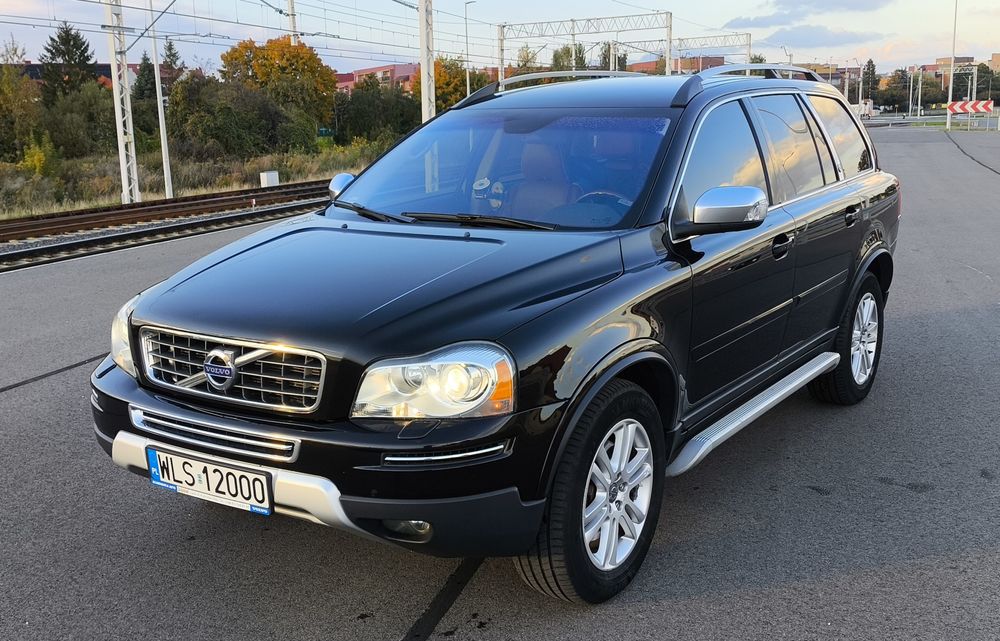 VOLVO XC90 Executive D5 Bezwypadkowy 7 osobowy Ember Black