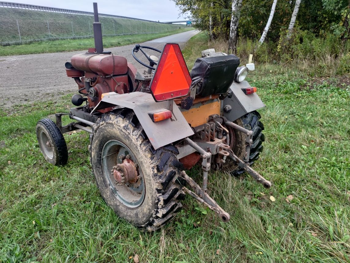 Ciągnik S320 S18 SAM z podnośnikiem i sprężarką