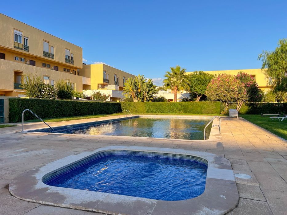 Vendo T2 totalmente remodelado em condominio com piscina em Vilamoura