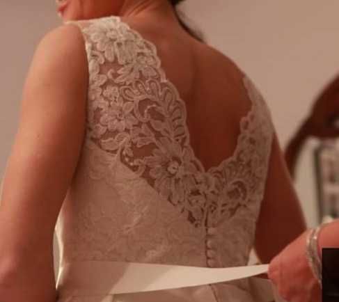 Vestido de noiva estilo princesa e véu