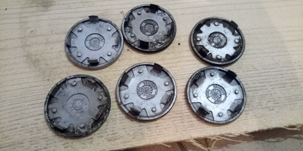 Оригинальные центральные колпачки для дисков Audi 893601171