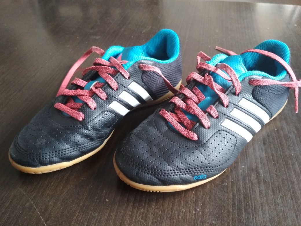 Buty chłopięce Adidas sala, halówki r.33, sportowe
