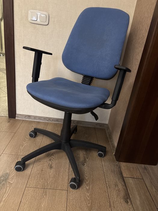 Крісло учнівське