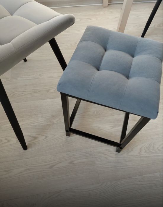 Зручний табурет зі м’яким сидінням