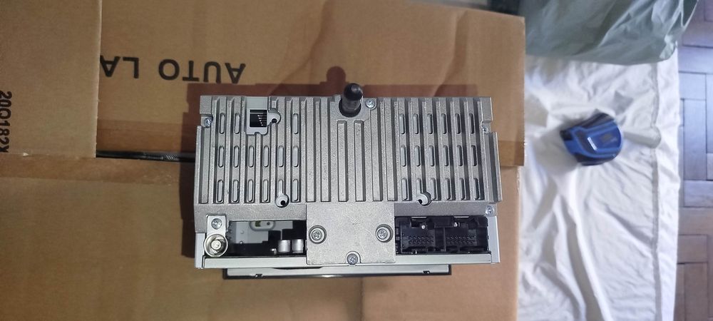 Autorrádio usado em bom estado, estava montado num Chevrolet Aveo
