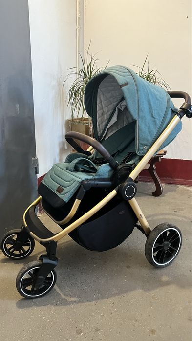 Коляска Carrello EPICA. Тип коляски 2 в 1.