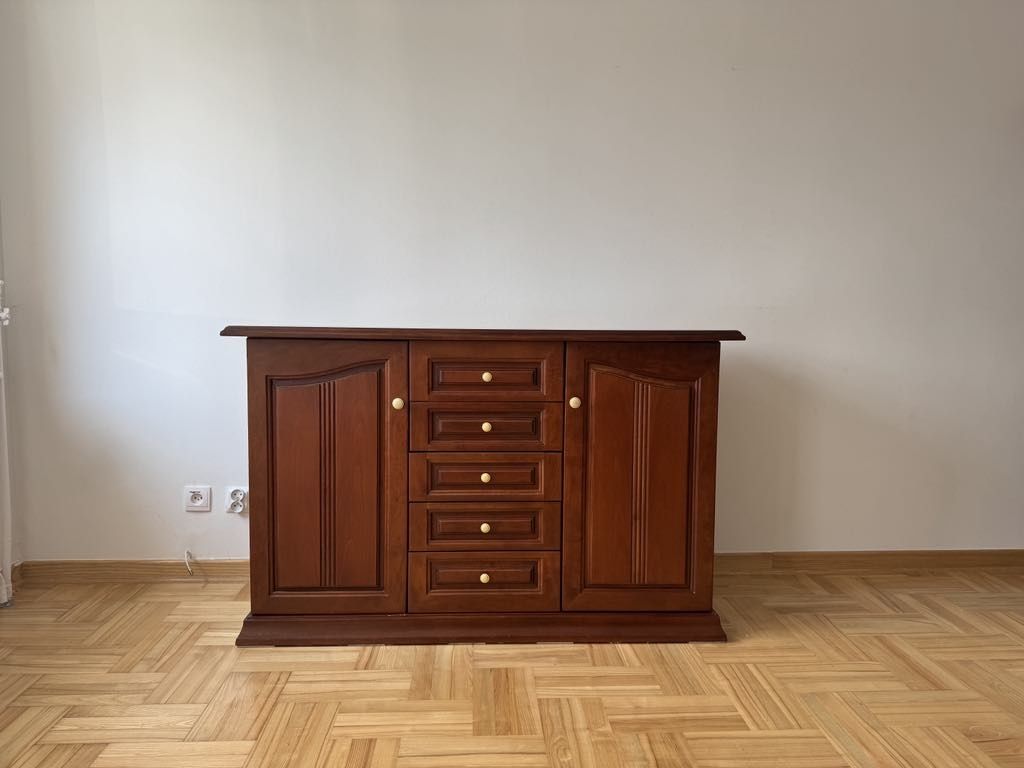 Piękna drewniana komoda
