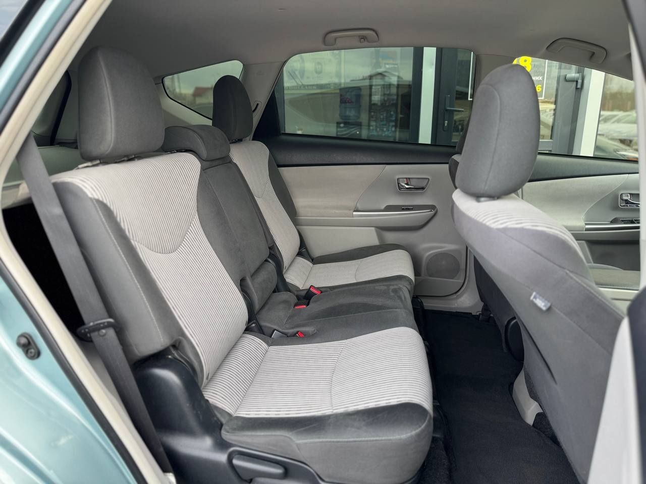 Toyota Prius V 2016 року, 1.8 гібрид, автомат, передній привід, 113т.к