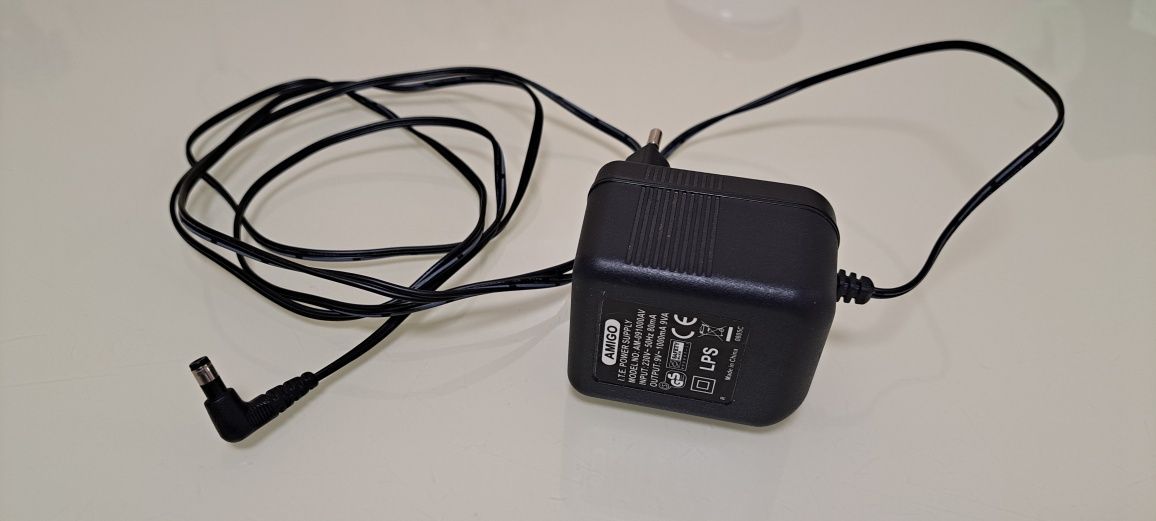 Блок живлення універсальний  9V