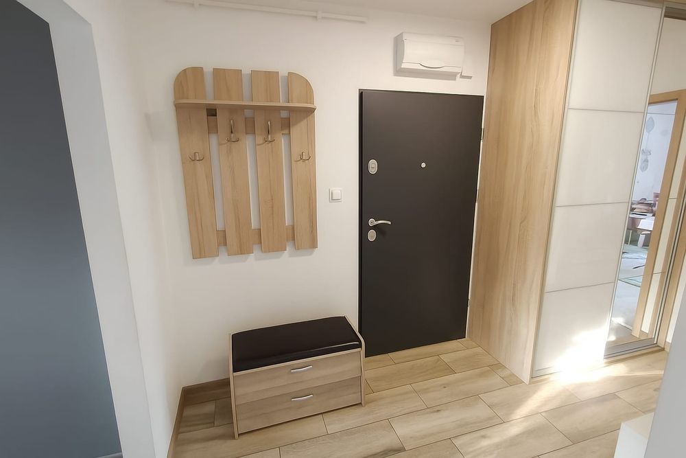 Wieszak ścienny wiszący na ubrania i szafka na obuwie dąb sonoma