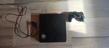 Konsola PS4 + 1 pad + 4 gry