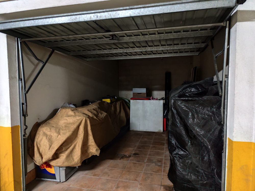 Vende-se garagem fechada