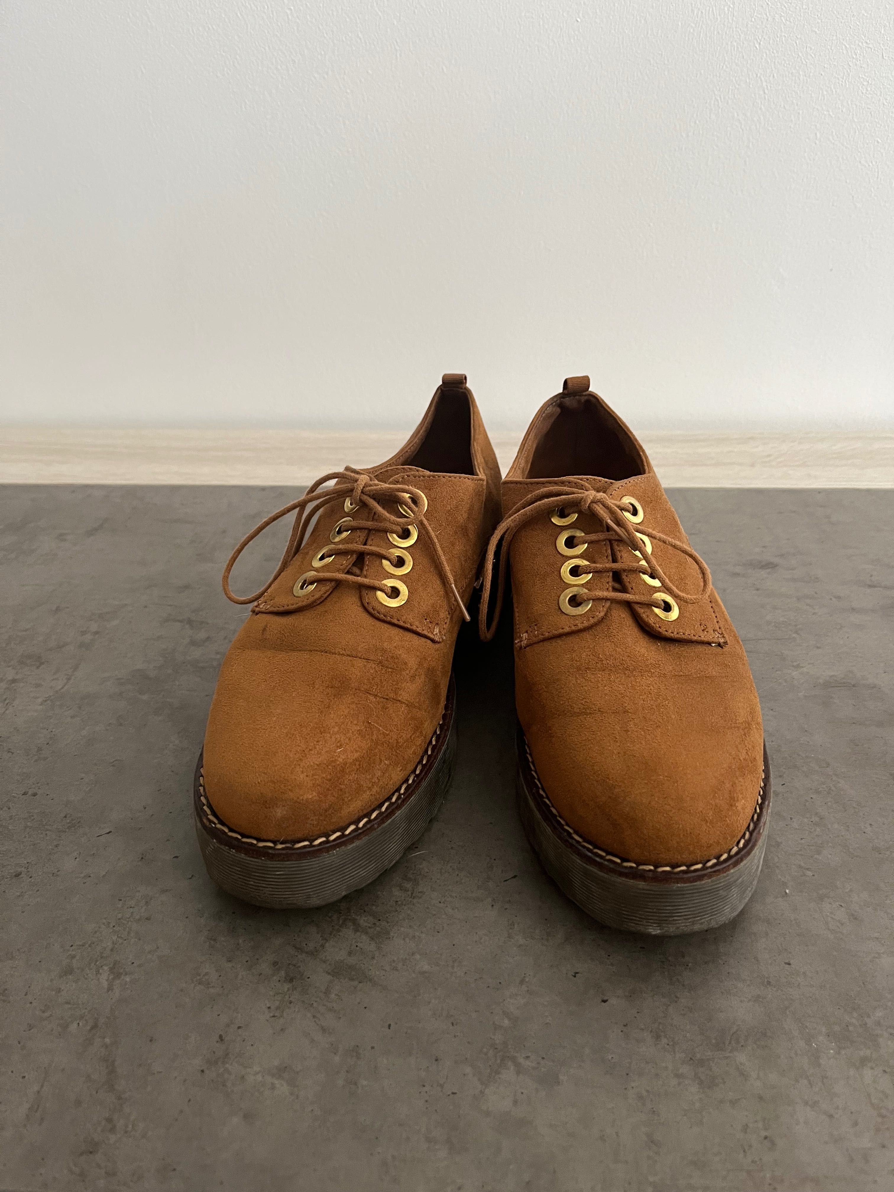 Sapatos camel Stradivarius 36