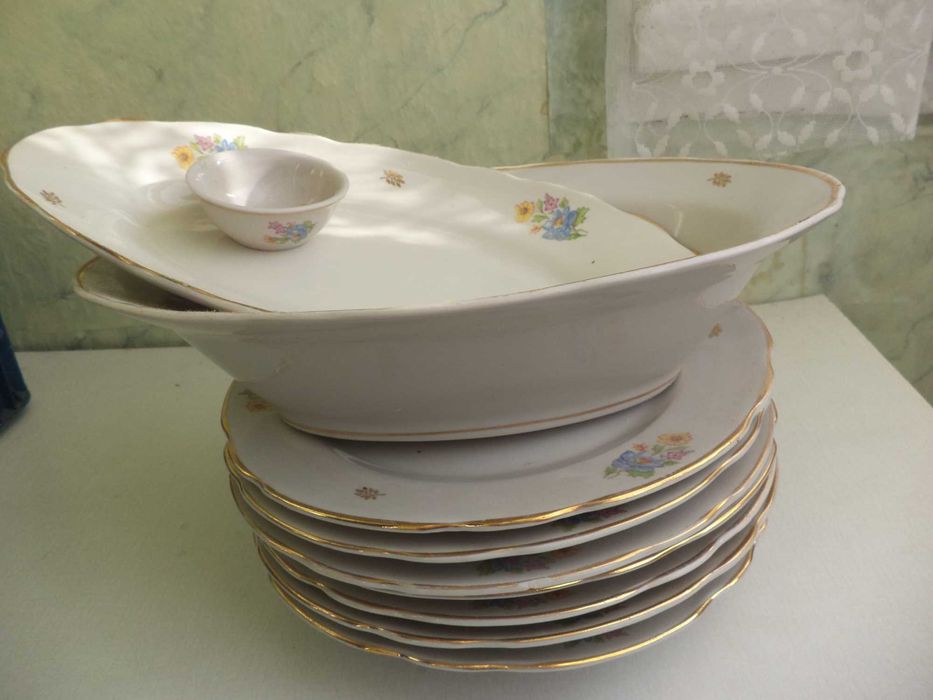Продам набор тарелок