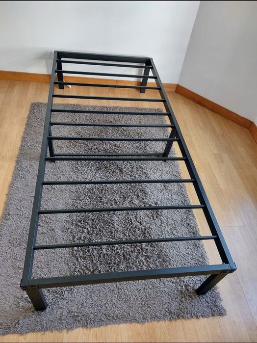 Cama e colchão de solteiro (Preço Negociável)