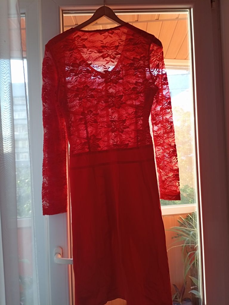 Червоне плаття, 48
