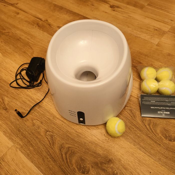 Nomad Tales, wyrzutnia piłek dla psa na gwarancji, plus gratis.