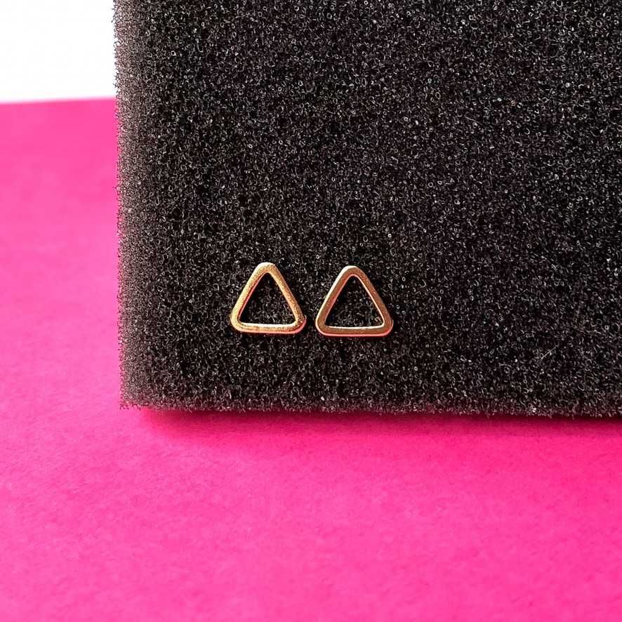 Minimalistyczne kolczyki trójkąty, geometryczne złote sztyfty