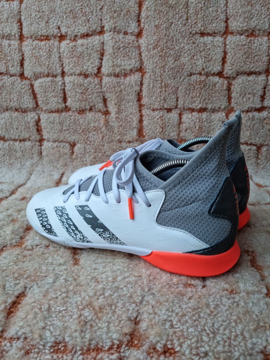 Футзалки adidas Predator Freak.3