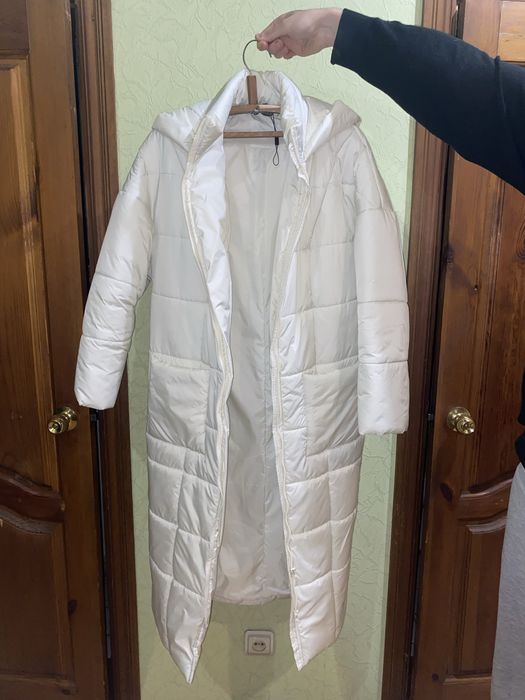 женский  белый длиный поховик