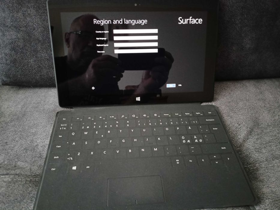 Sprzedam Laptop ;Sony 550zł ;Surface 250zł; oraz tablet ;Samsung 200zł