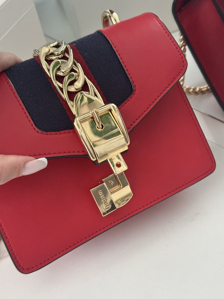 Червона сумка gucci
