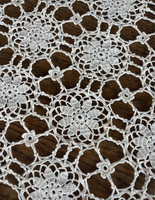 Toalha de mesa de renda fina feita à mão 145 × 145