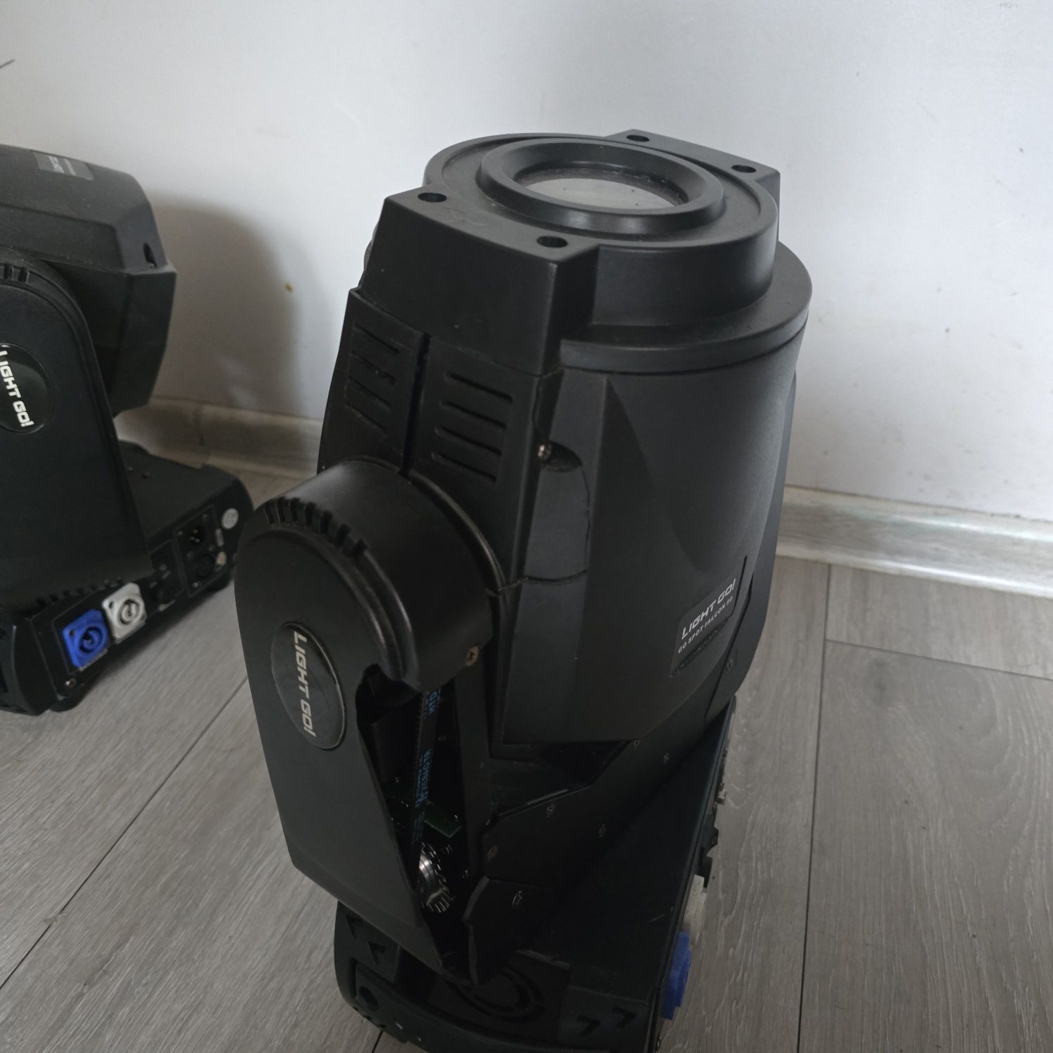 Ruchome głowy 90w