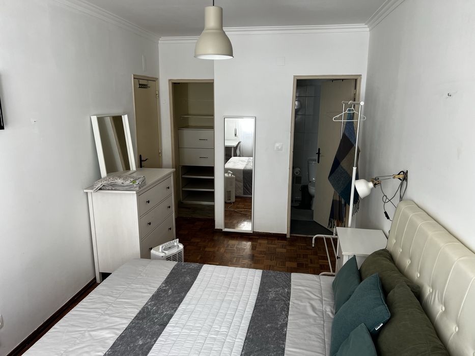 Quarto suite aluga se Novembro