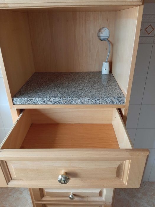 Móvel grande de cozinha