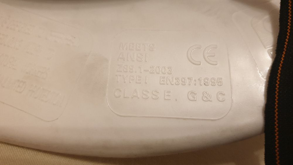 Capacete de segurança com francalete - NOVO