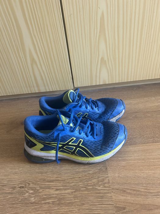 Asics кроссовки 36р