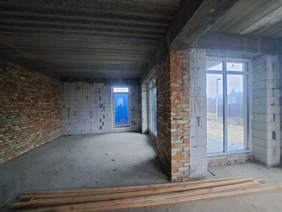 Продам будинок в котеджному містечку біля озера