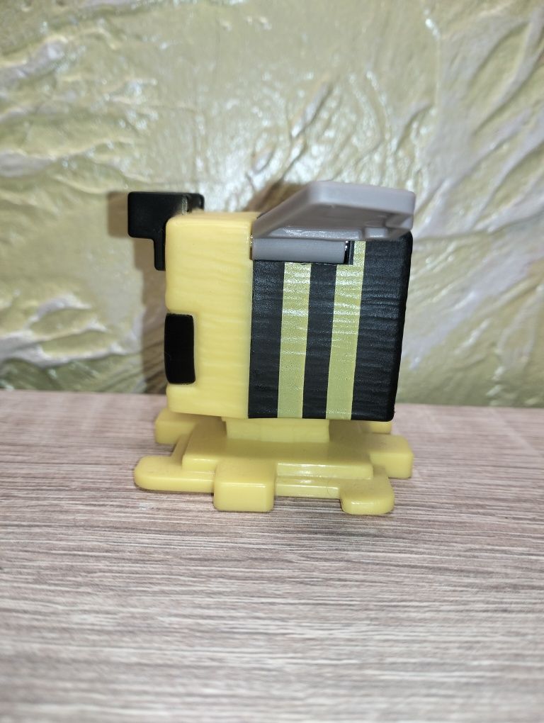 Іграшка з МакДональдса з колекції minecraft