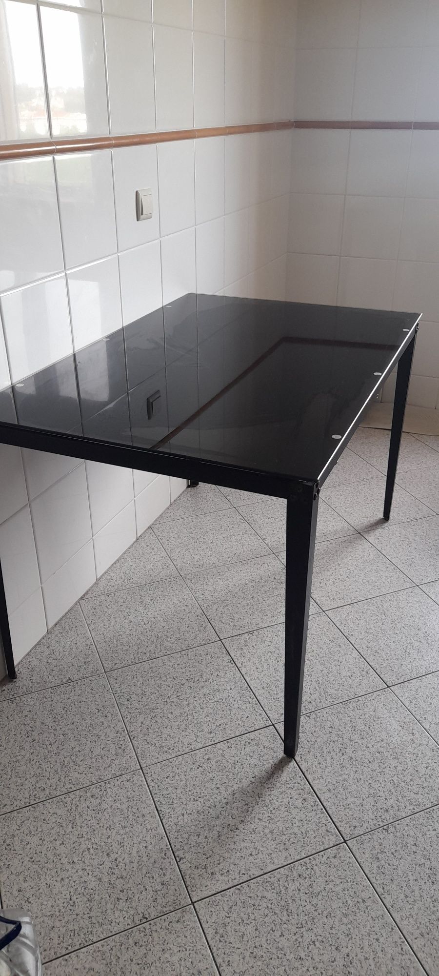 Mesa com tampo vidro preta
